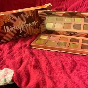 NIB Violet Voss Palette ✨B3G1F✨